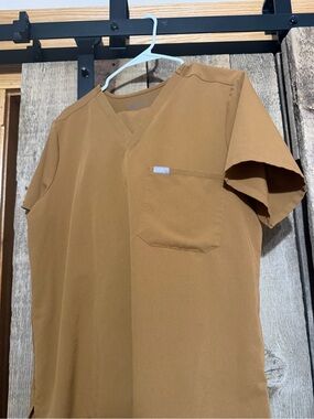 Figs womens V-Neck Pocket Tee in Brown